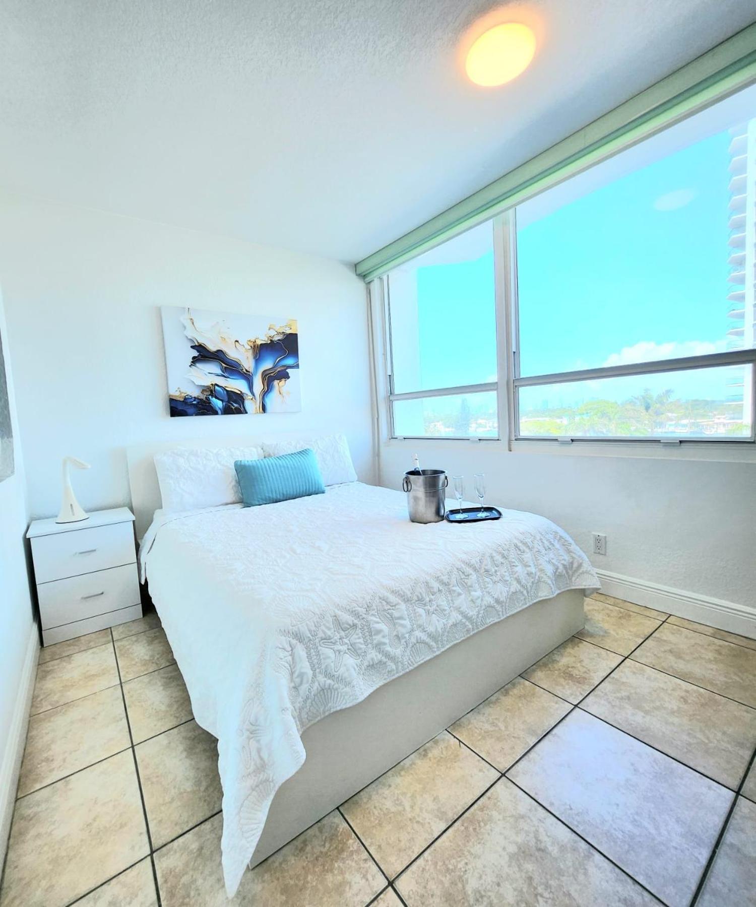 Beachfront Property Pool Gym Tennis Miami Beach! Exterior photo